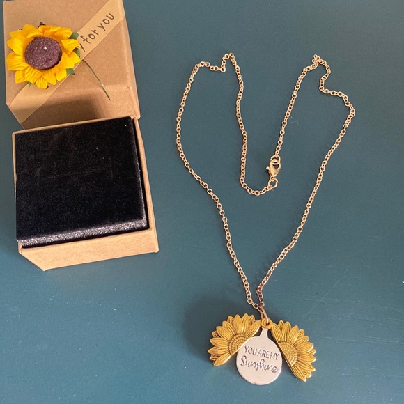 Sunflower necklace - Picture 1 of 6